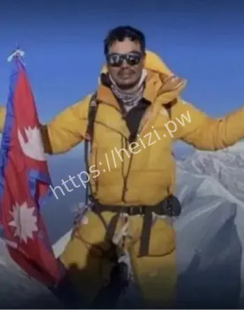 雪崩10名登山者失联